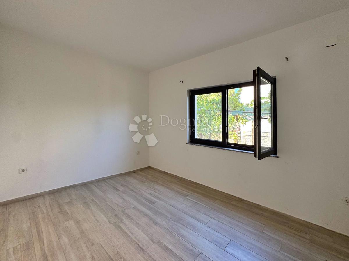 Hiša obdana z zelenjem na vrhunski lokaciji v PULI