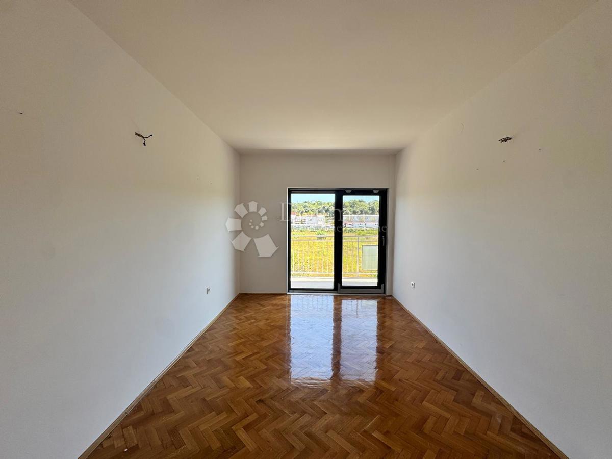 Hiša obdana z zelenjem na vrhunski lokaciji v PULI