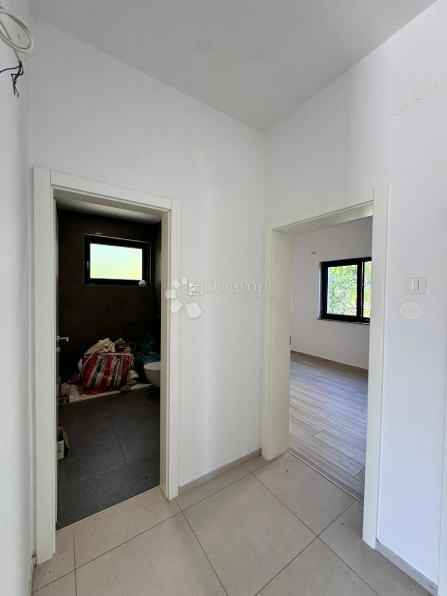 Hiša obdana z zelenjem na vrhunski lokaciji v PULI