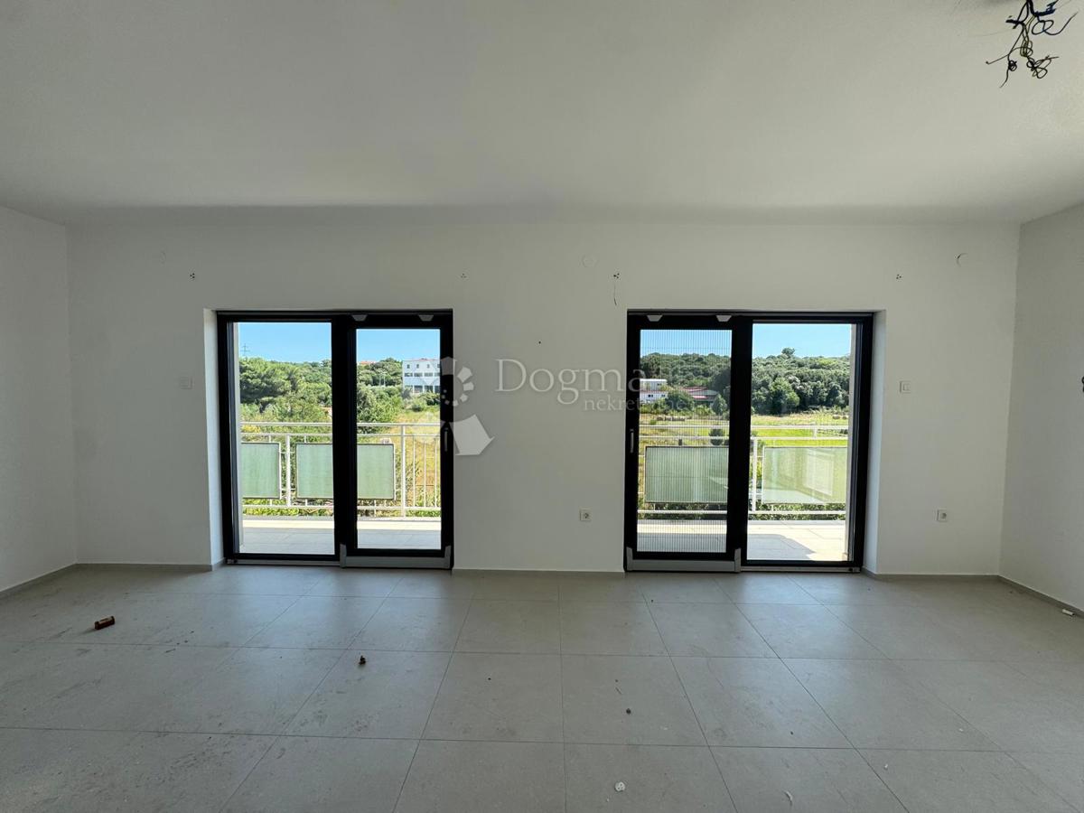 Hiša obdana z zelenjem na vrhunski lokaciji v PULI