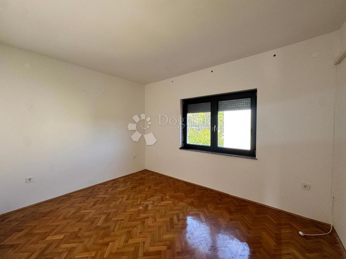 Hiša obdana z zelenjem na vrhunski lokaciji v PULI