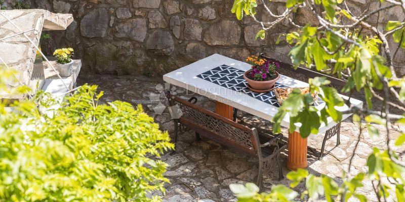 Hiša Smokvica Krmpotska, Novi Vinodolski, 680m2