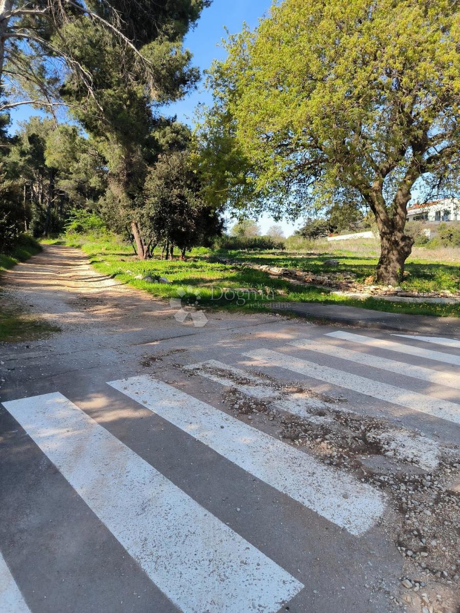 Zazidljivo zemljišče Ližnjan, 530m2