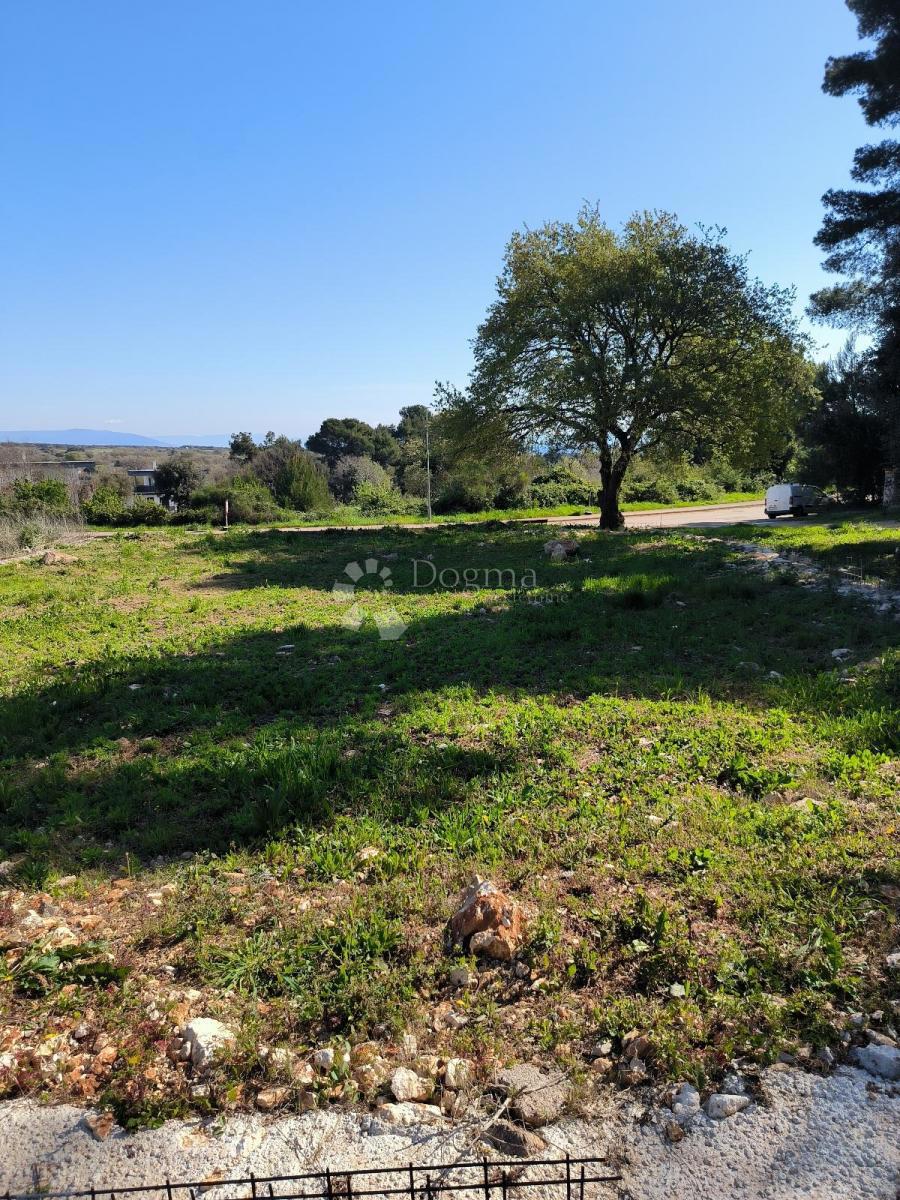 Zazidljivo zemljišče Ližnjan, 530m2