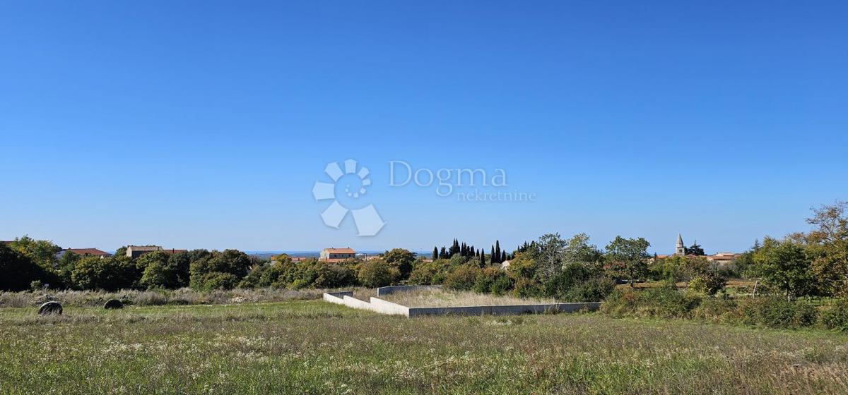 Zazidljivo zemljišče Kanfanar, 646m2