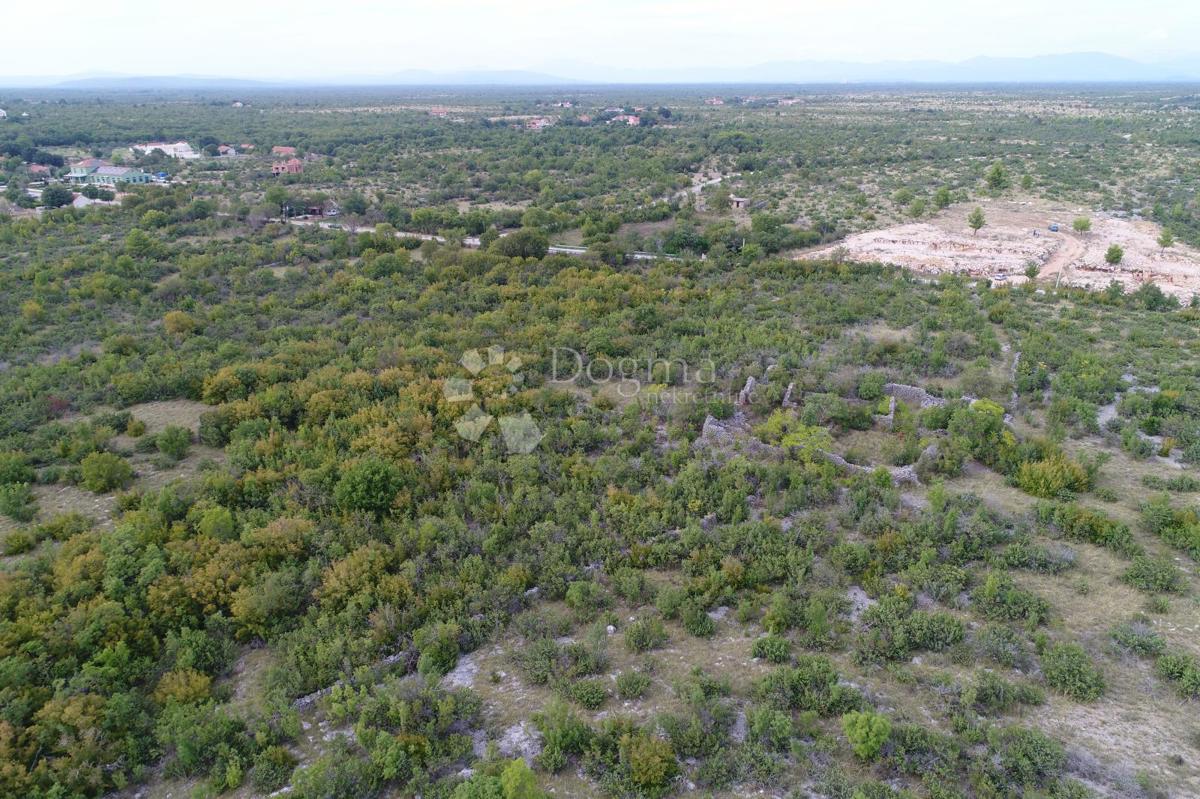 Zazidljivo zemljišče Rupe, Skradin, 16.500m2