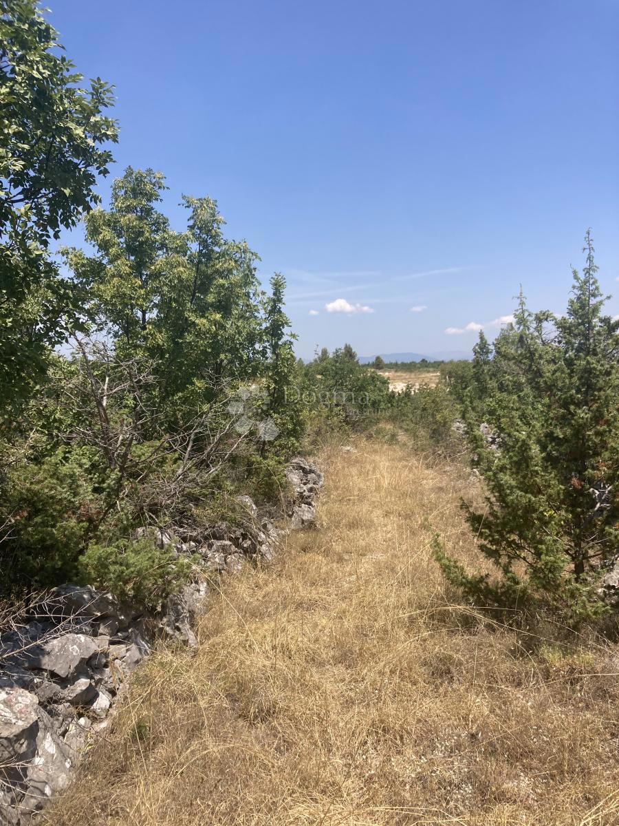 Zazidljivo zemljišče Rupe, Skradin, 16.500m2