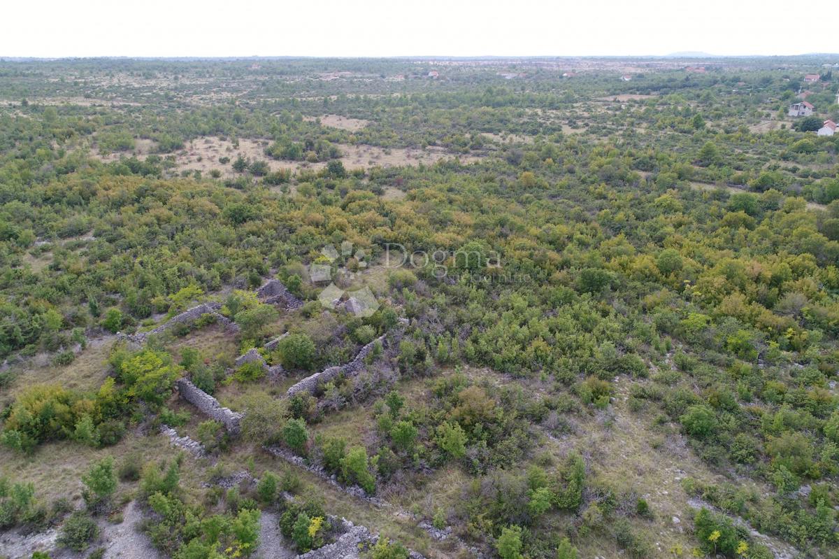 Zazidljivo zemljišče Rupe, Skradin, 16.500m2