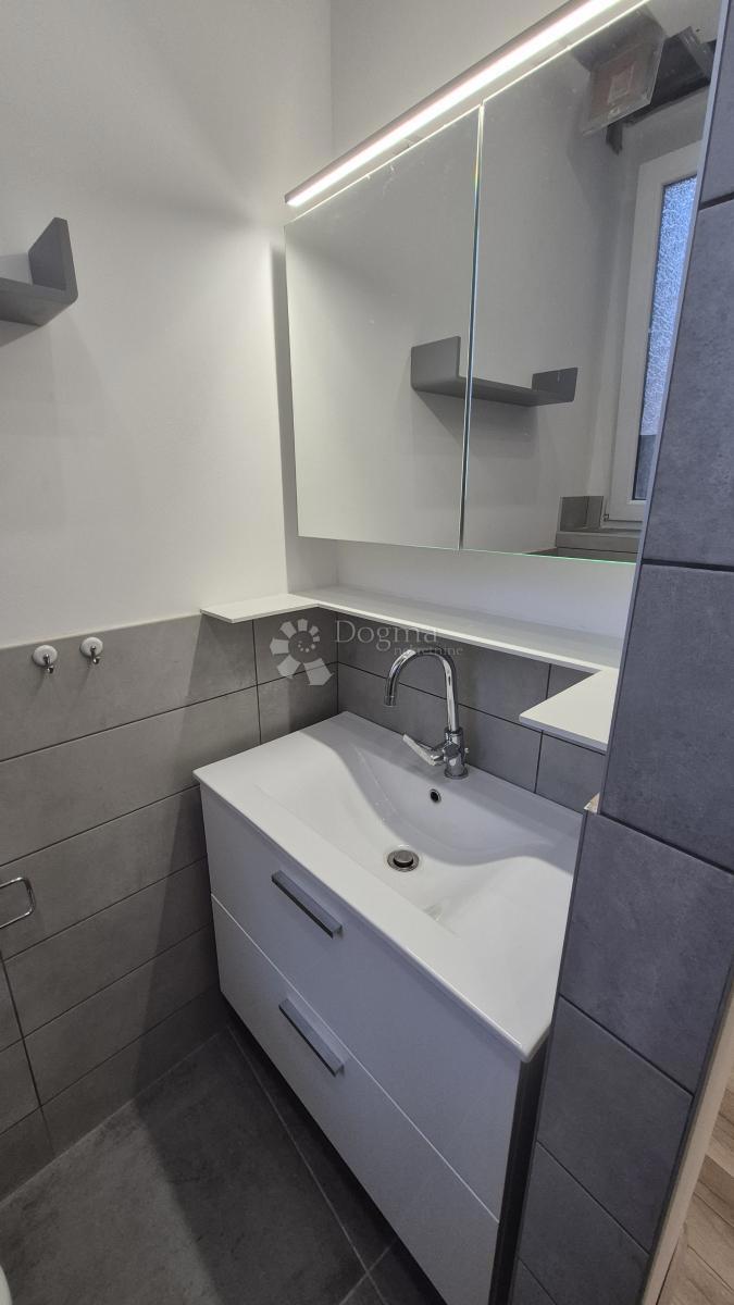 Dvosobno stanovanje v centru Pulja, površina 72,83 m2 