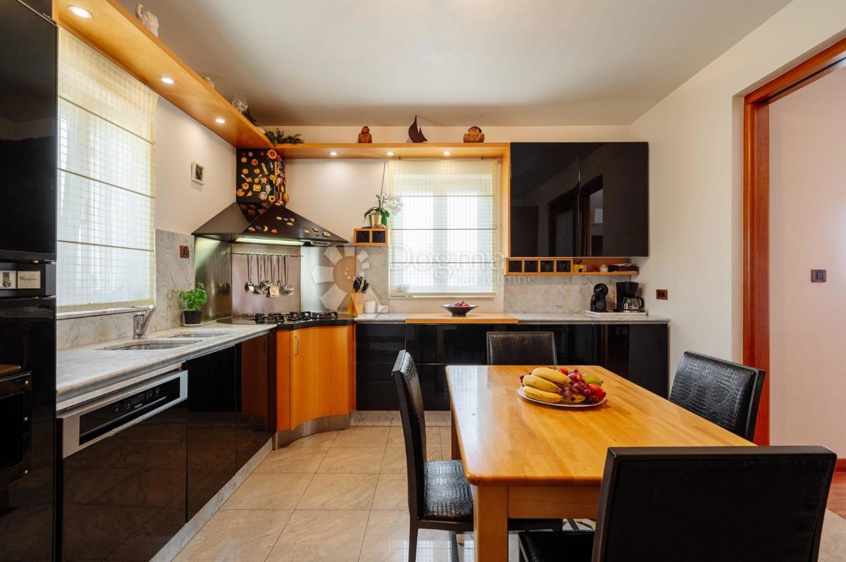 Hiša Kožino, Zadar - Okolica, 880m2