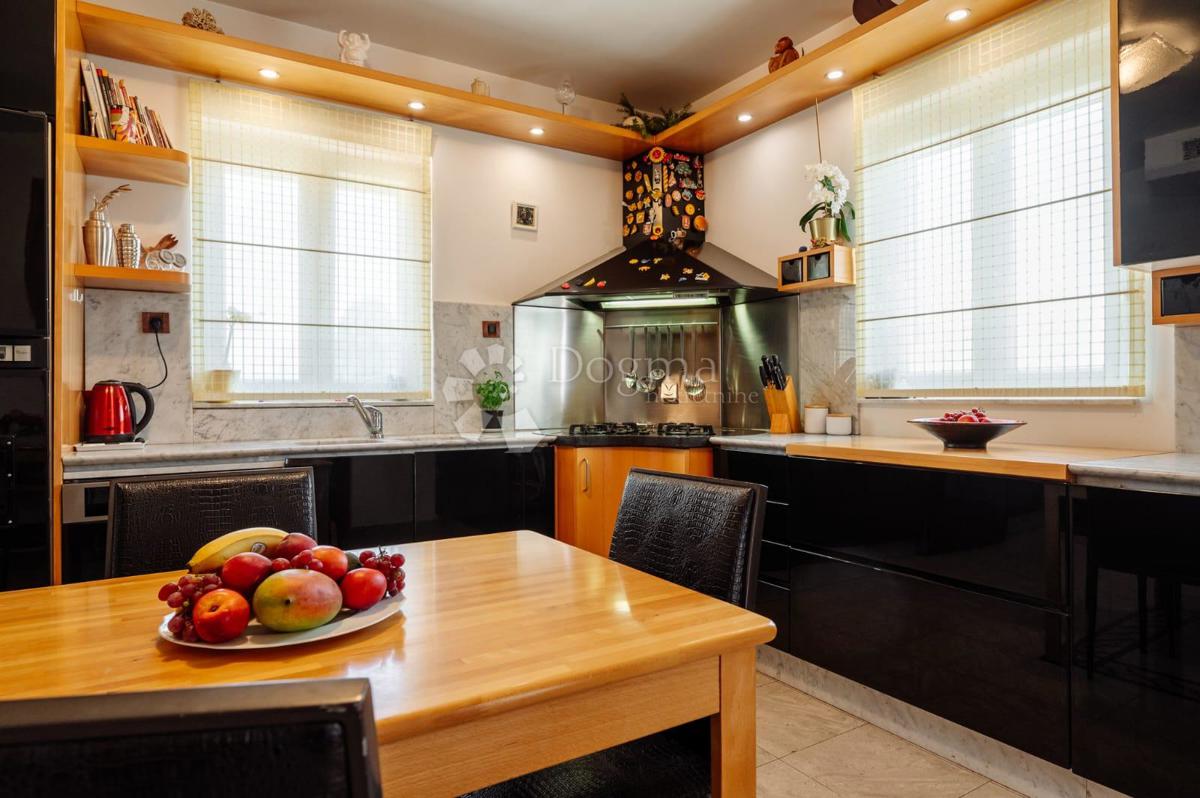 Hiša Kožino, Zadar - Okolica, 880m2