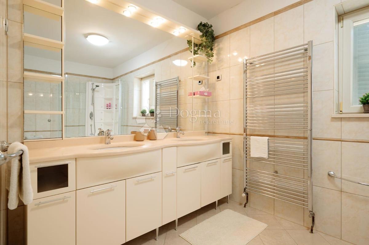 Hiša Kožino, Zadar - Okolica, 880m2