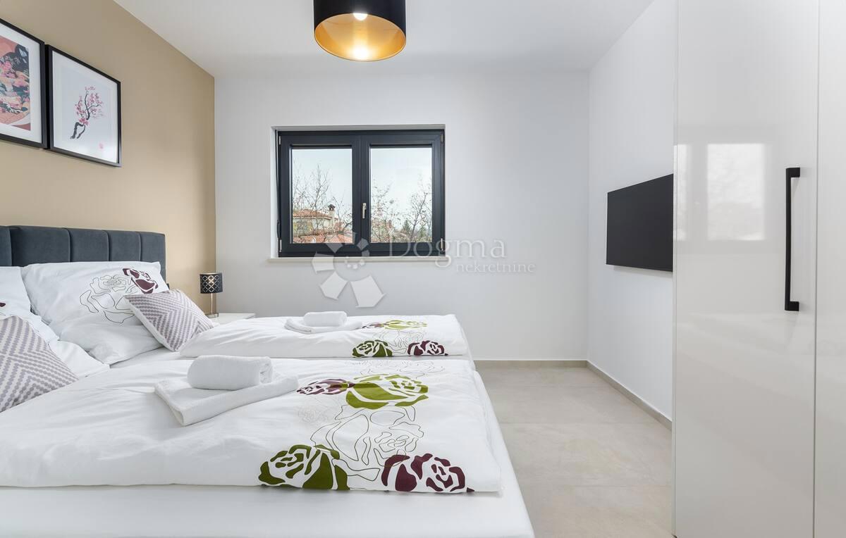 MODERNA VILA Z BAZENOM IN JACUZZIJEM - Poreč