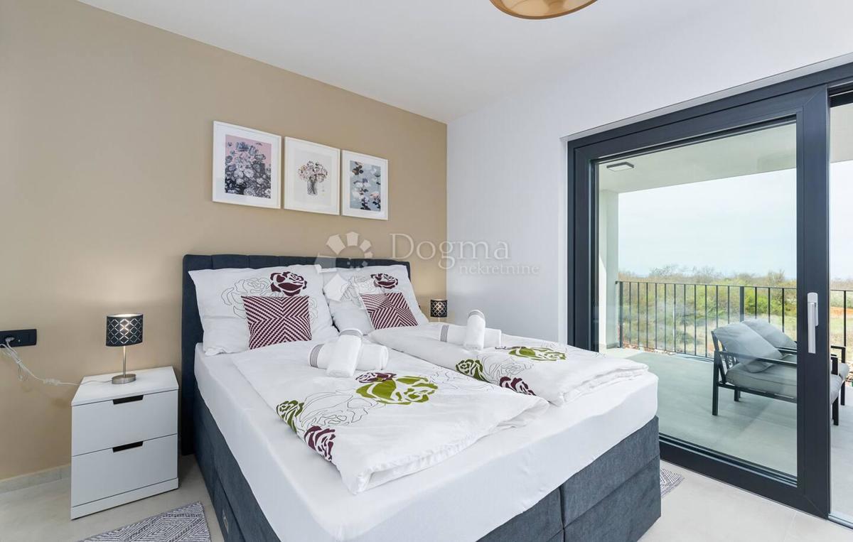 MODERNA VILA Z BAZENOM IN JACUZZIJEM - Poreč