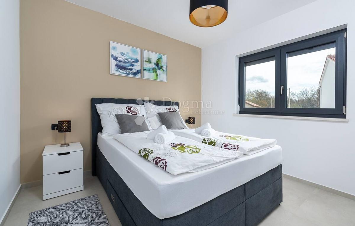 MODERNA VILA Z BAZENOM IN JACUZZIJEM - Poreč