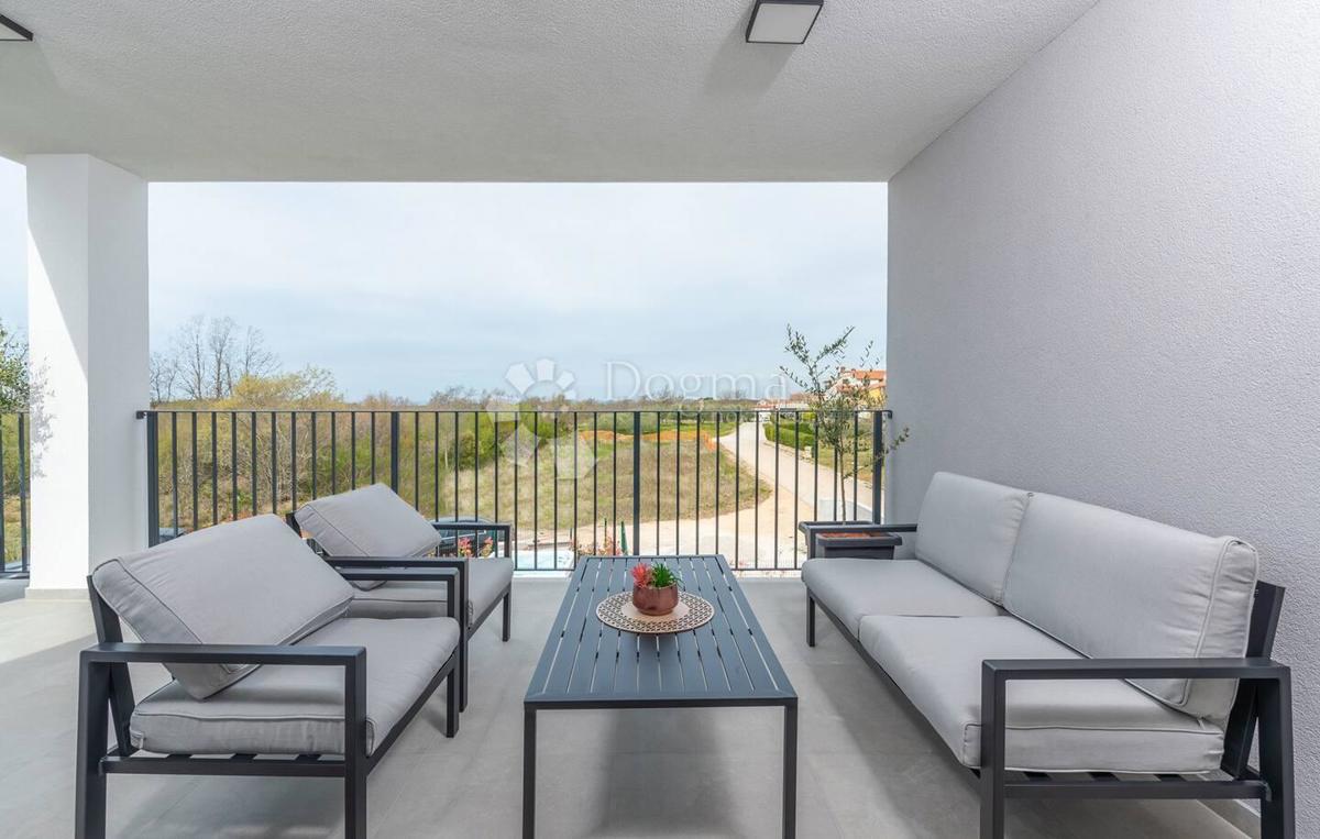 MODERNA VILA Z BAZENOM IN JACUZZIJEM - Poreč