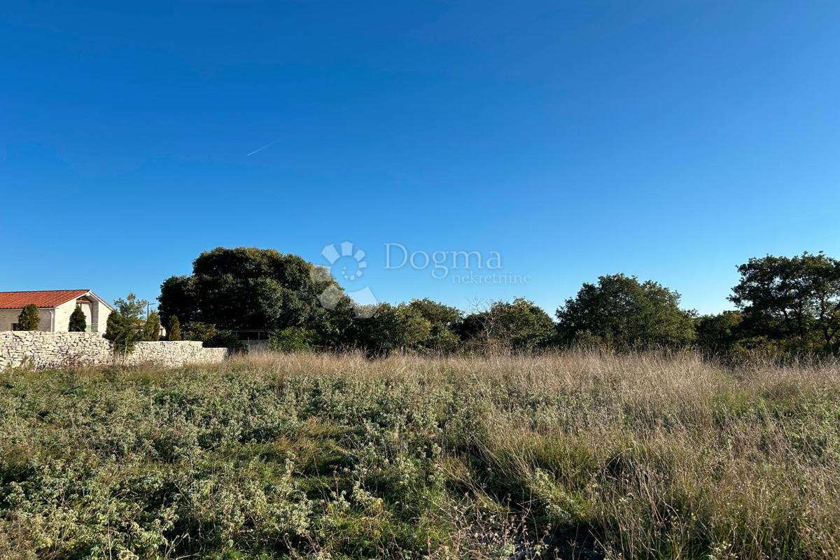 Zazidljivo zemljišče Bale, 1.235m2