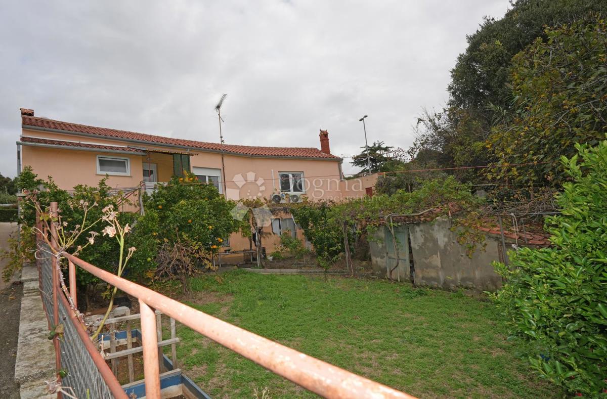 Samostojna hiša z dvema ločenima stanovanjema - VERUDA, PULA