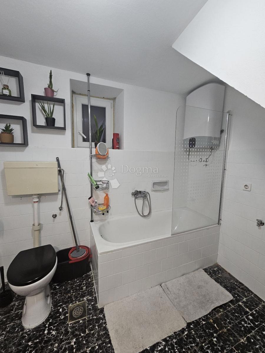 Vseljiva hiša z vrtom, konobo in garažo - mirna lokacija v bližini Barbana