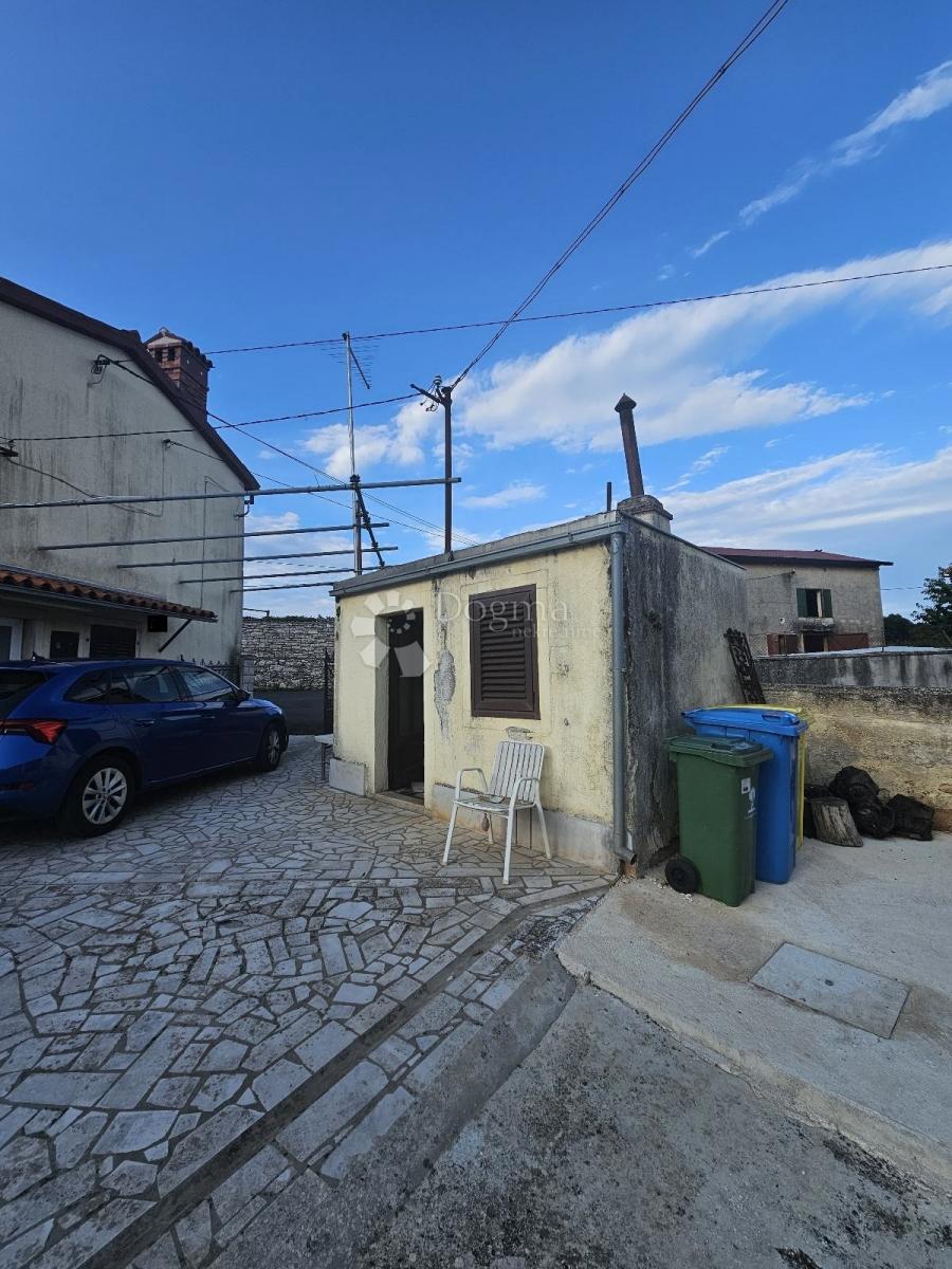 Vseljiva hiša z vrtom, konobo in garažo - mirna lokacija v bližini Barbana