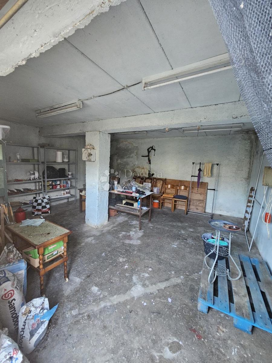 Vseljiva hiša z vrtom, konobo in garažo - mirna lokacija v bližini Barbana