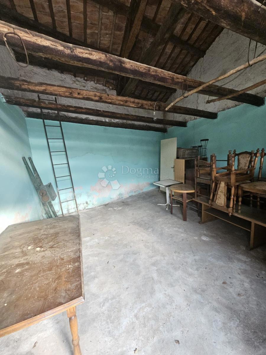 Vseljiva hiša z vrtom, konobo in garažo - mirna lokacija v bližini Barbana