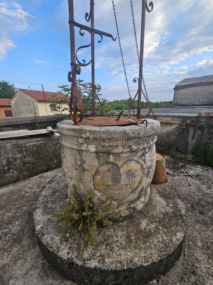 Vseljiva hiša z vrtom, konobo in garažo - mirna lokacija v bližini Barbana