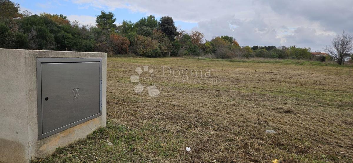 Zazidljivo zemljišče Štinjan, Pula, 601m2