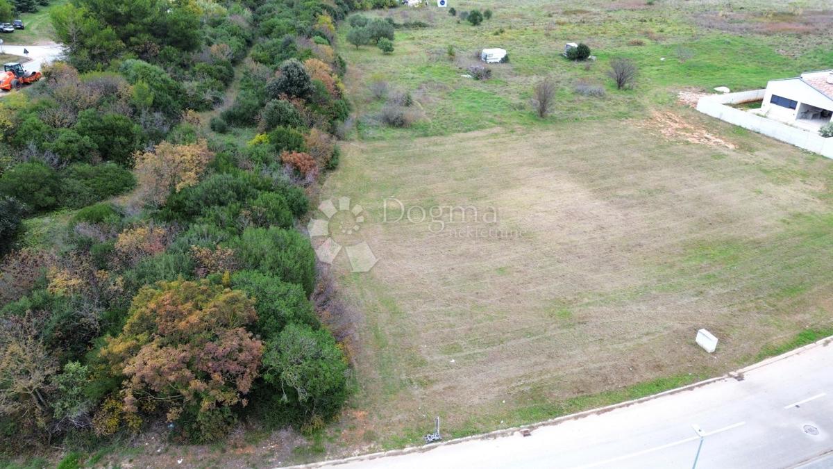 Zazidljivo zemljišče Štinjan, Pula, 601m2