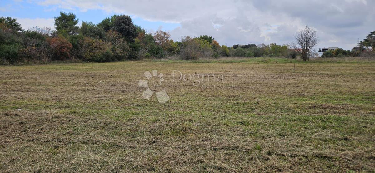Zazidljivo zemljišče Štinjan, Pula, 601m2