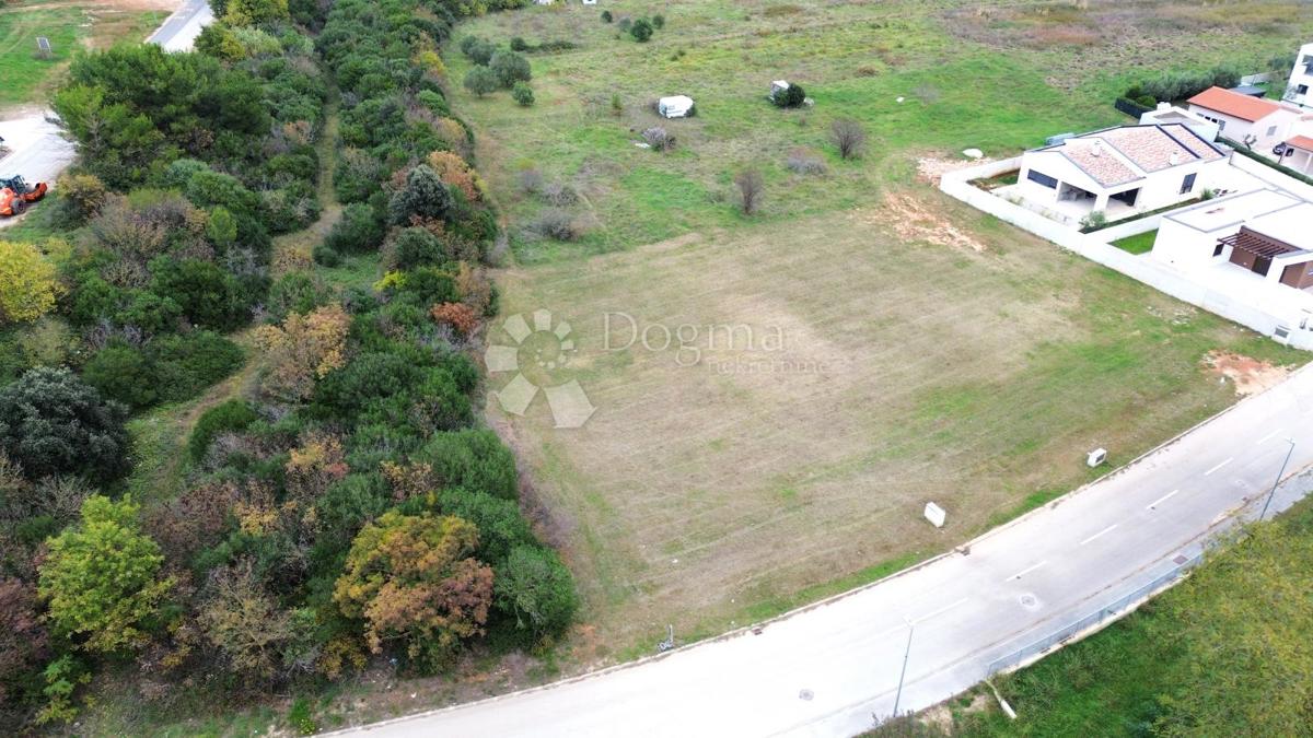 Zazidljivo zemljišče Štinjan, Pula, 601m2
