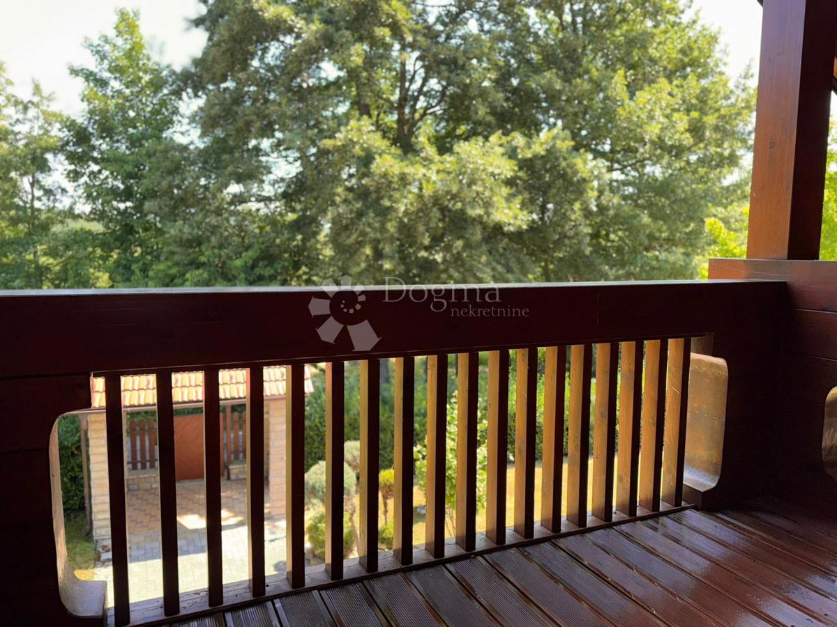 Hiša Raduč, Lovinac, 350m2