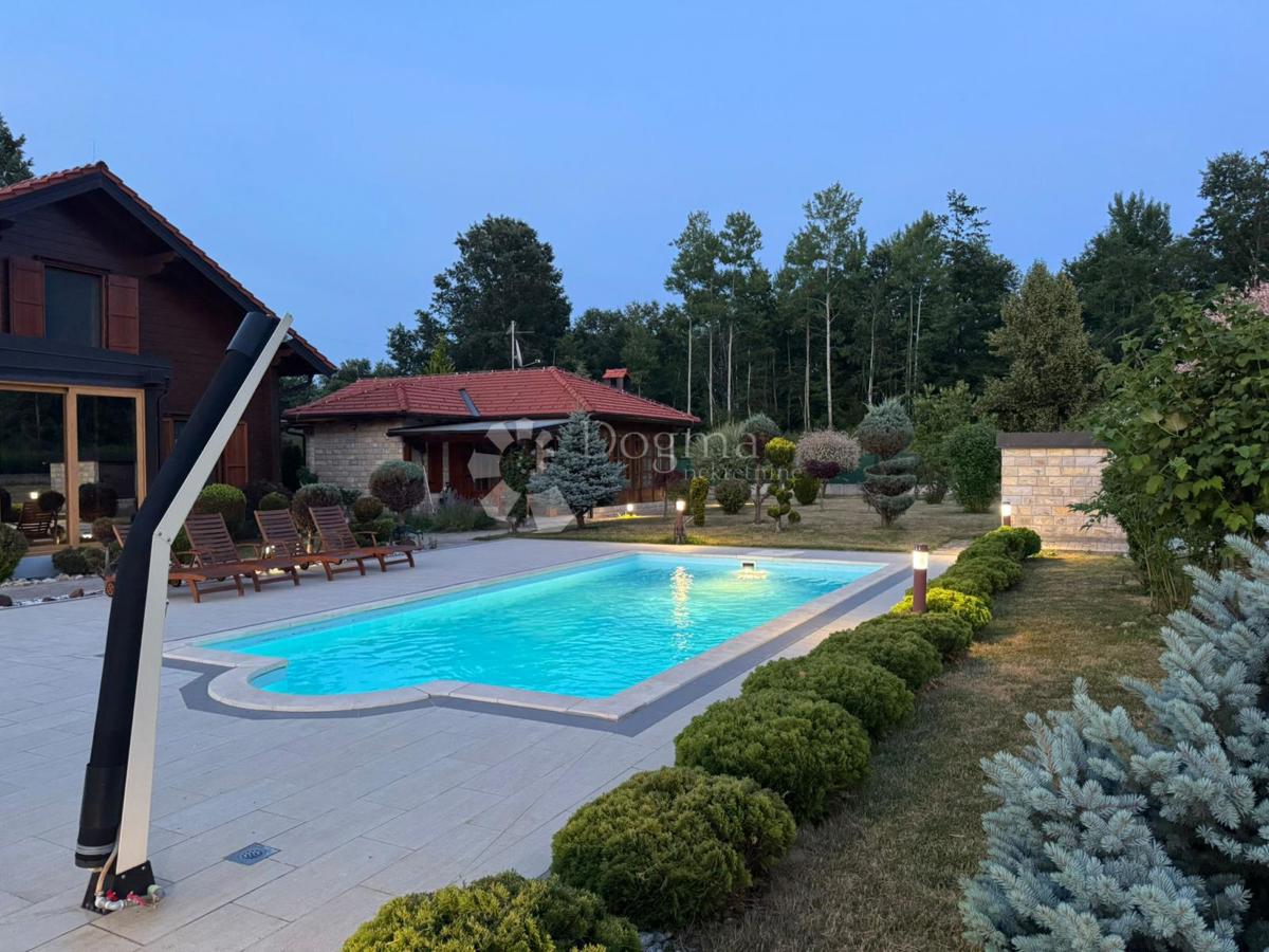 Hiša Raduč, Lovinac, 350m2