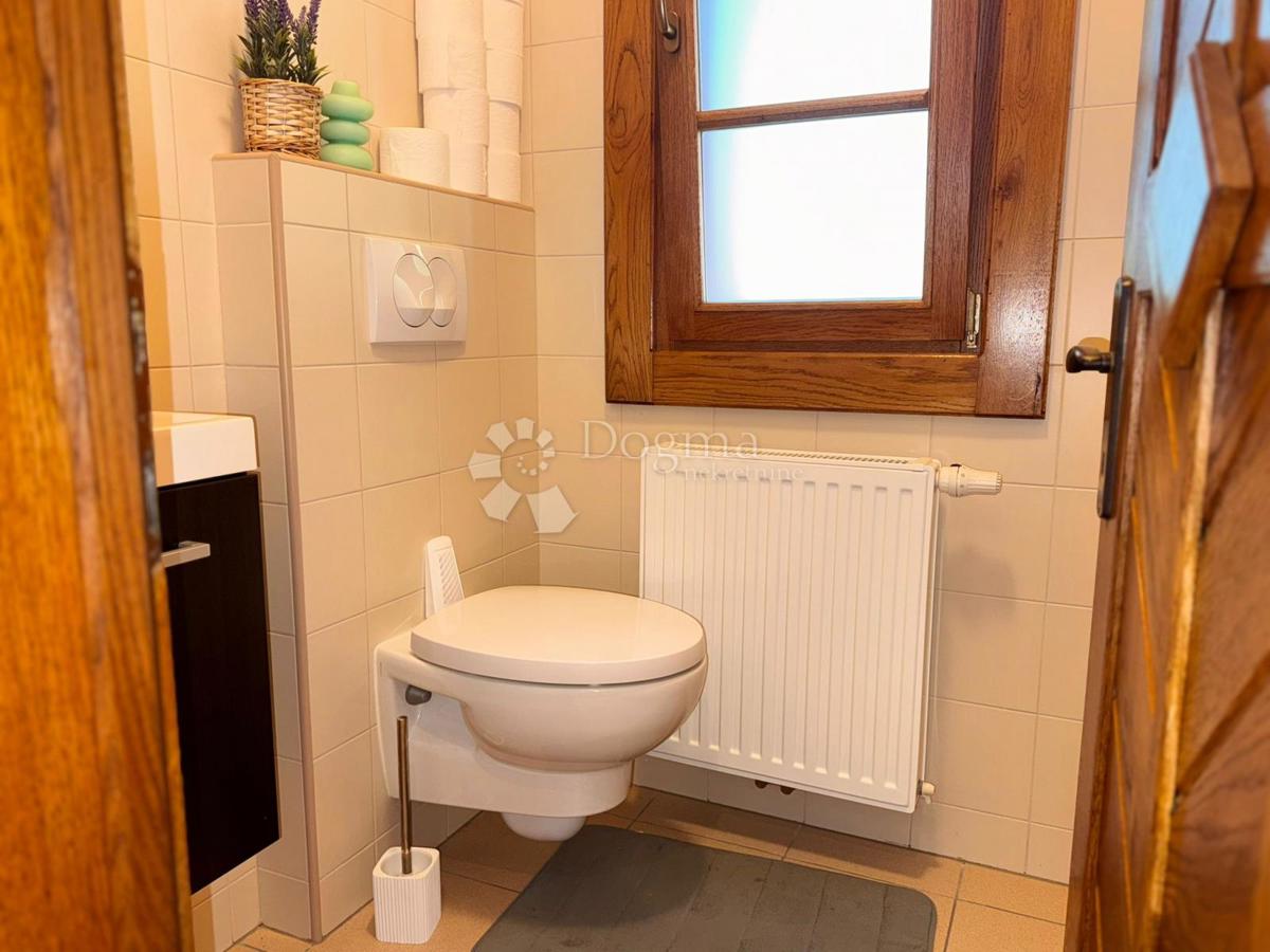 Hiša Raduč, Lovinac, 350m2