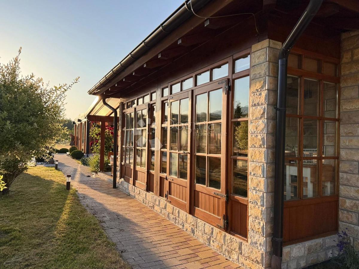 Hiša Raduč, Lovinac, 350m2