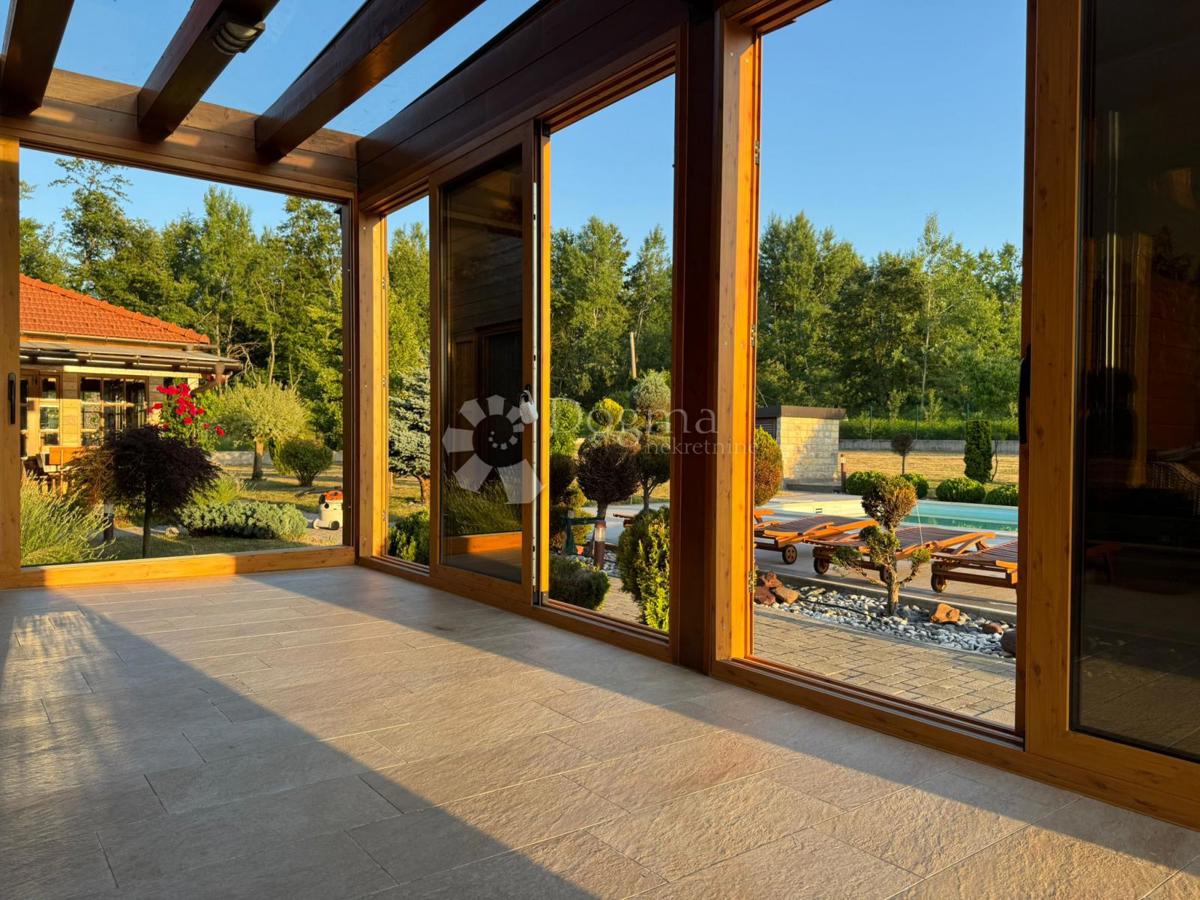 Hiša Raduč, Lovinac, 350m2