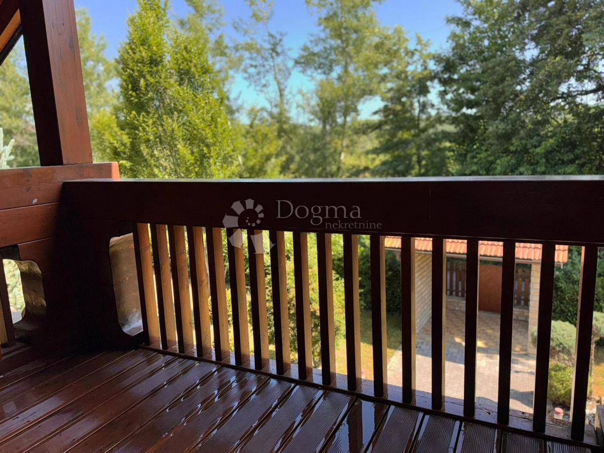 Hiša Raduč, Lovinac, 350m2