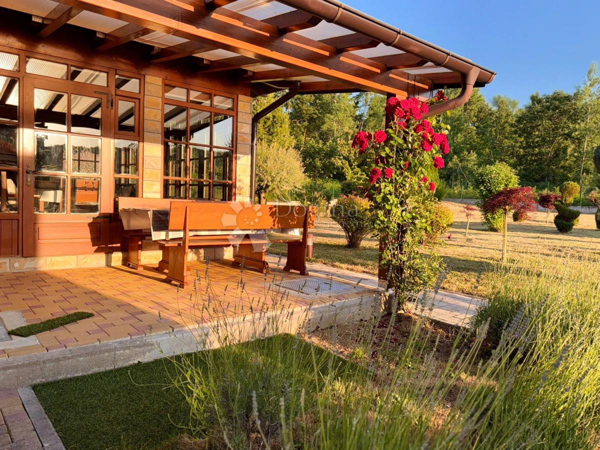 Hiša Raduč, Lovinac, 350m2