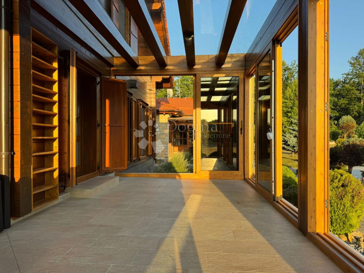 Hiša Raduč, Lovinac, 350m2