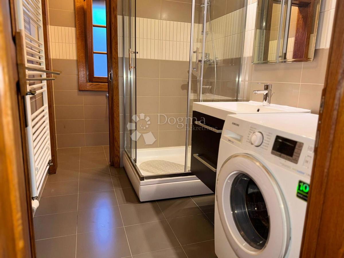 Hiša Raduč, Lovinac, 350m2