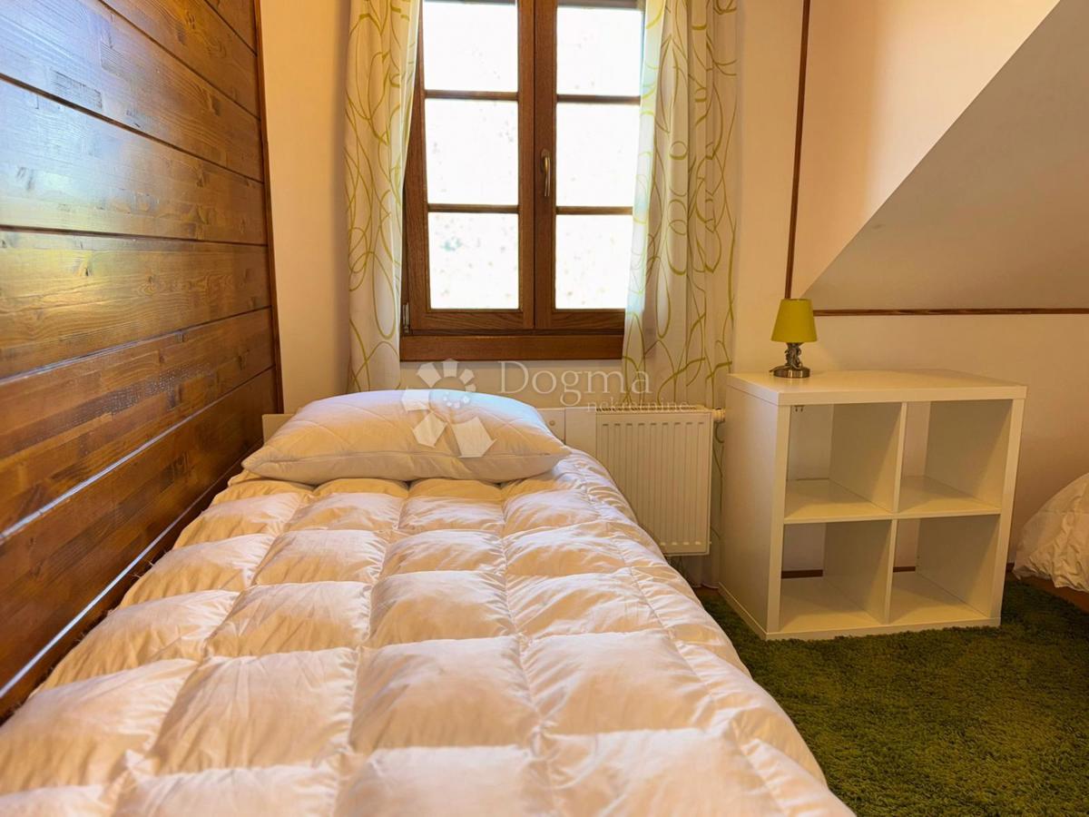 Hiša Raduč, Lovinac, 350m2