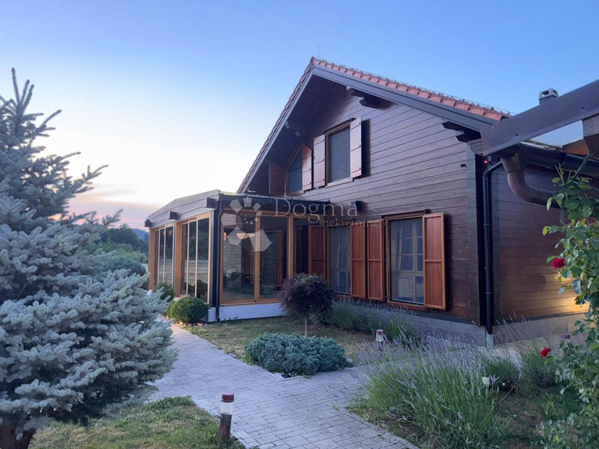 Hiša Raduč, Lovinac, 350m2