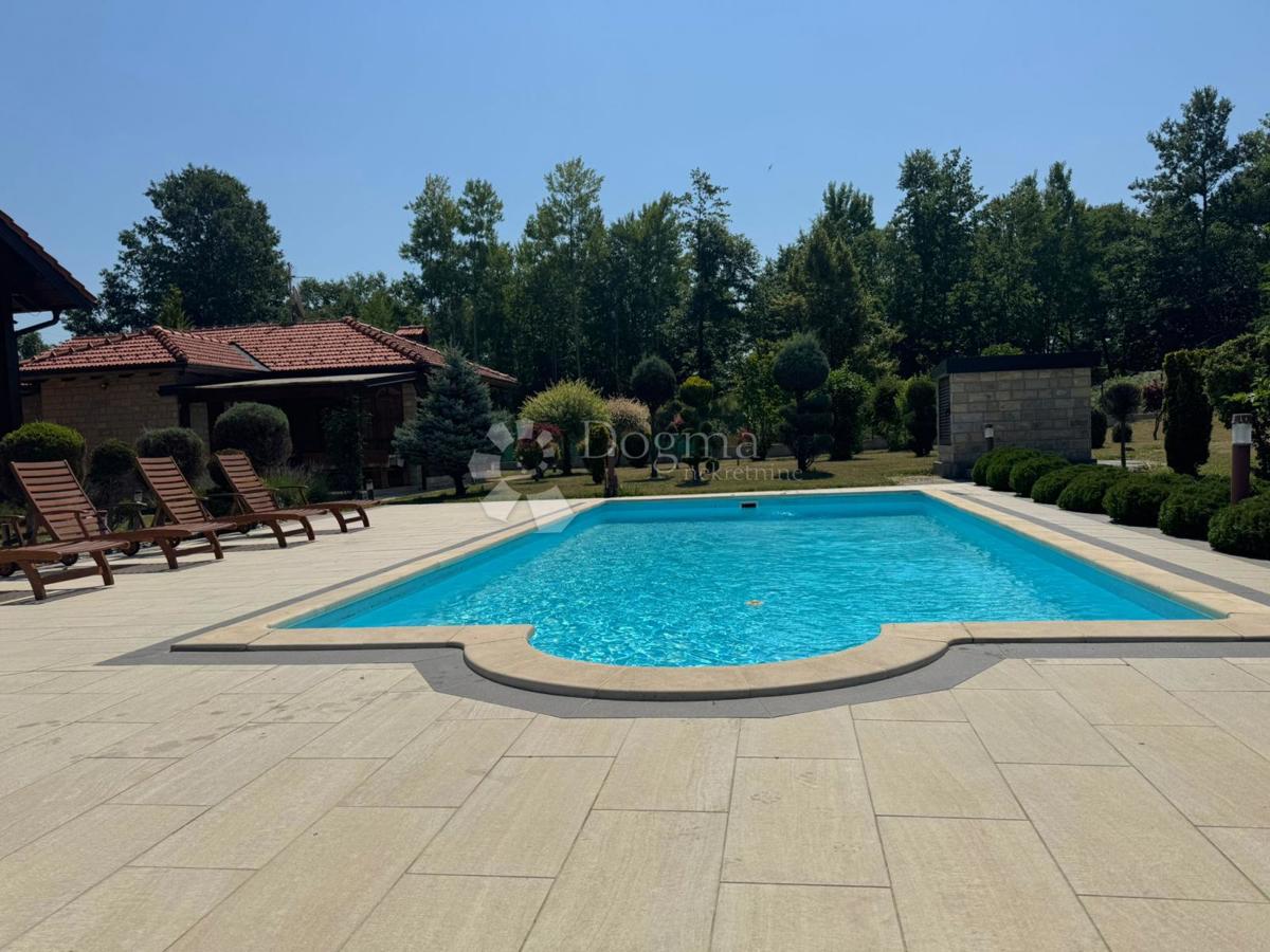 Hiša Raduč, Lovinac, 350m2