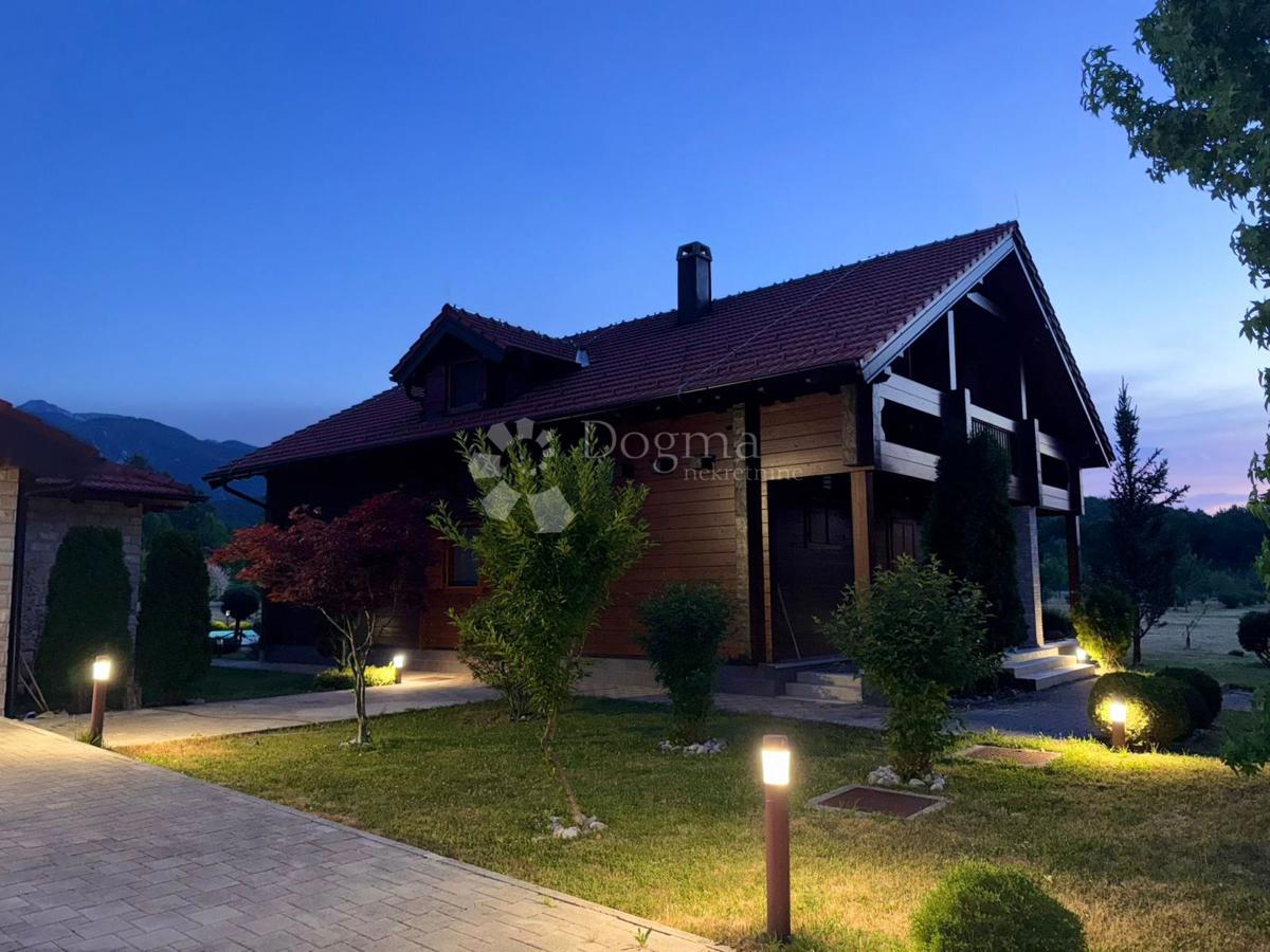 Hiša Raduč, Lovinac, 350m2