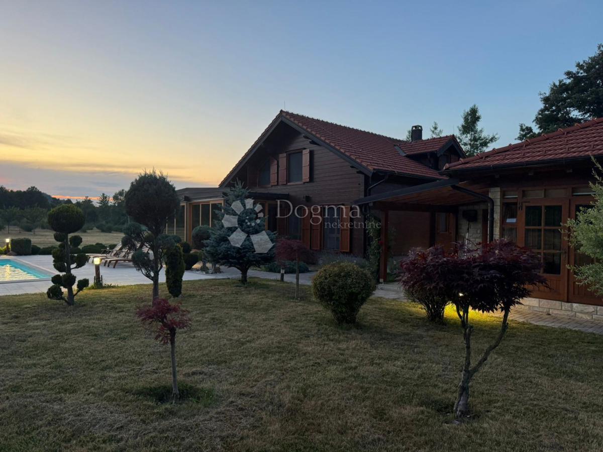 Hiša Raduč, Lovinac, 350m2