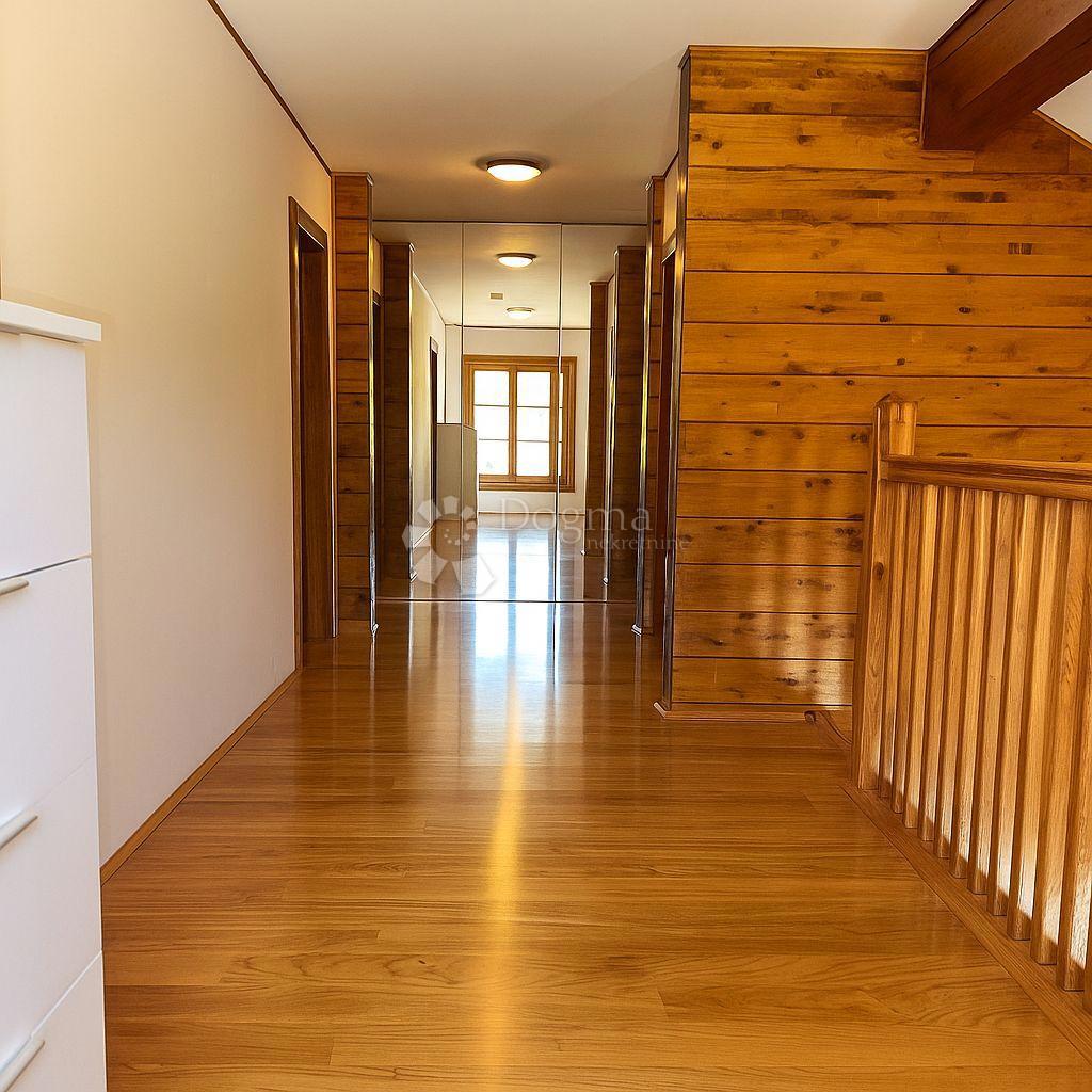 Hiša Raduč, Lovinac, 350m2