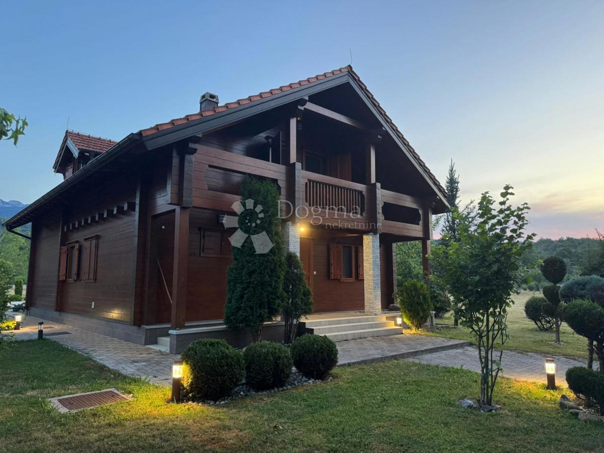 Hiša Raduč, Lovinac, 350m2