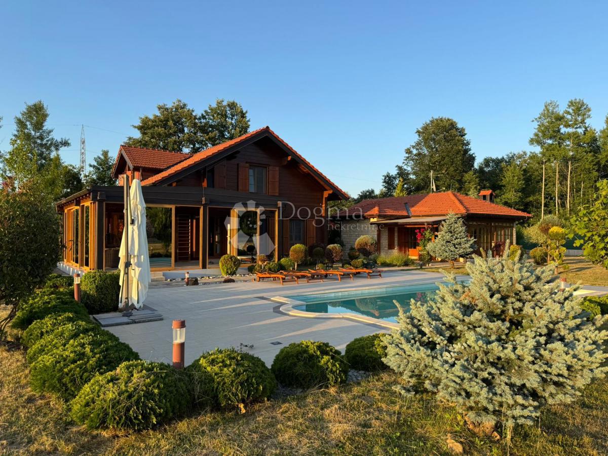 Hiša Raduč, Lovinac, 350m2