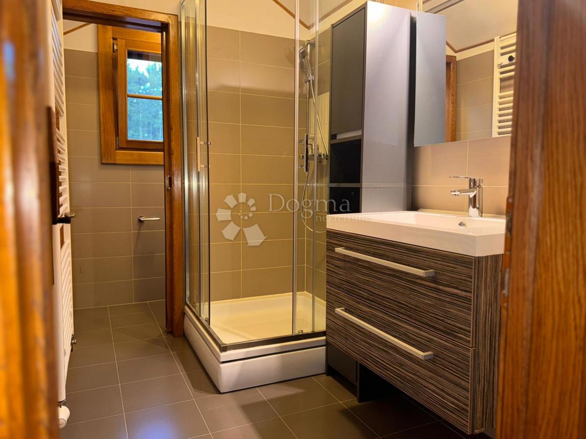 Hiša Raduč, Lovinac, 350m2