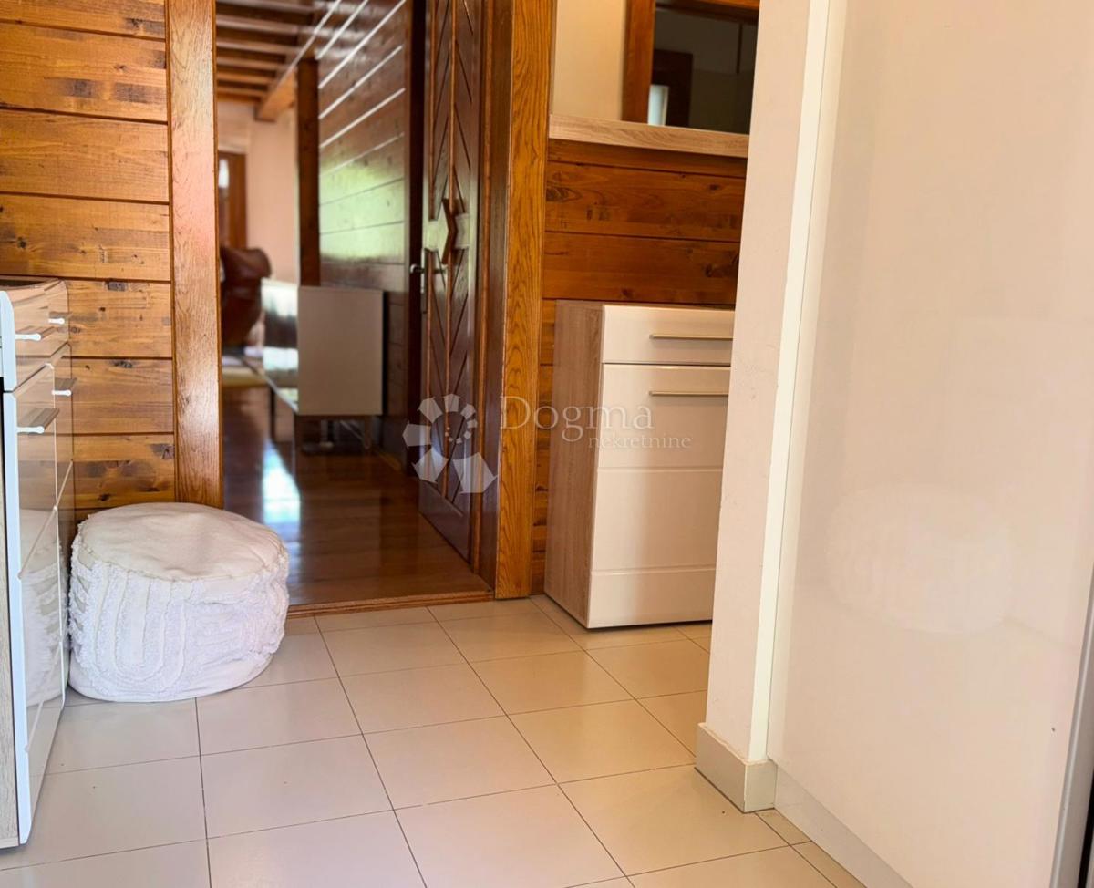 Hiša Raduč, Lovinac, 350m2